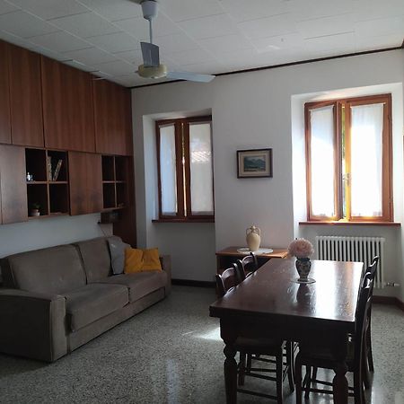 Il Giardino Dei Fiori Apartment แมนเดลโล เดล ลาริโอ ภายนอก รูปภาพ
