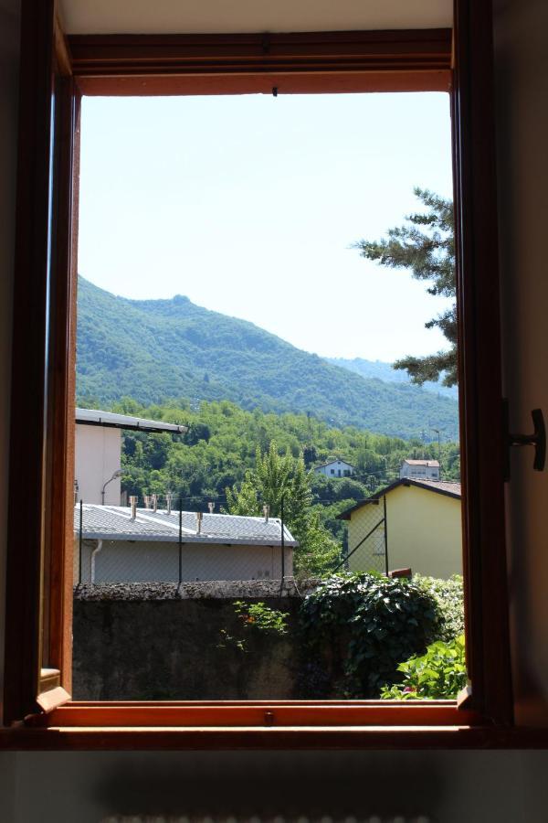 Il Giardino Dei Fiori Apartment แมนเดลโล เดล ลาริโอ ภายนอก รูปภาพ