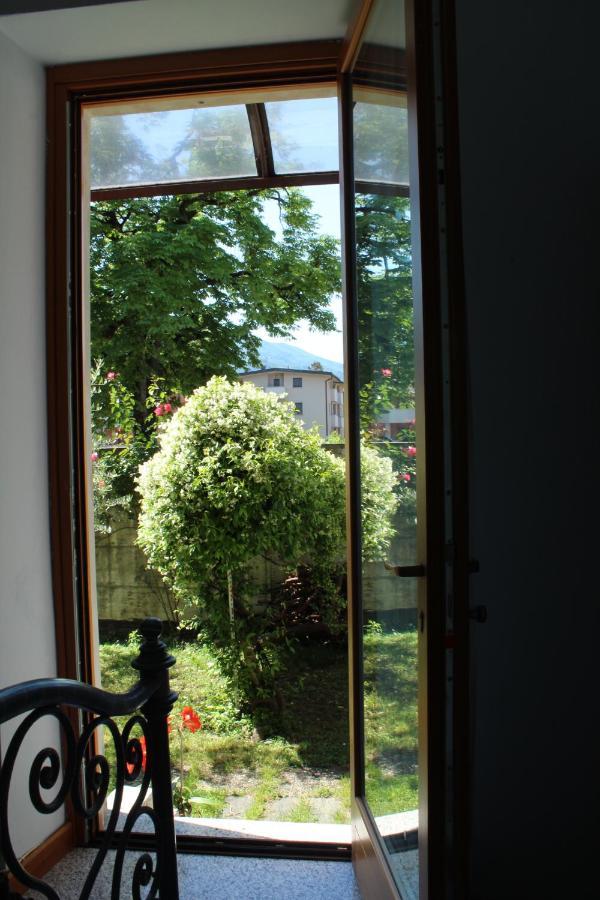 Il Giardino Dei Fiori Apartment แมนเดลโล เดล ลาริโอ ภายนอก รูปภาพ