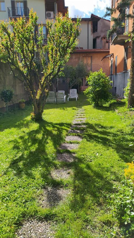 Il Giardino Dei Fiori Apartment แมนเดลโล เดล ลาริโอ ภายนอก รูปภาพ