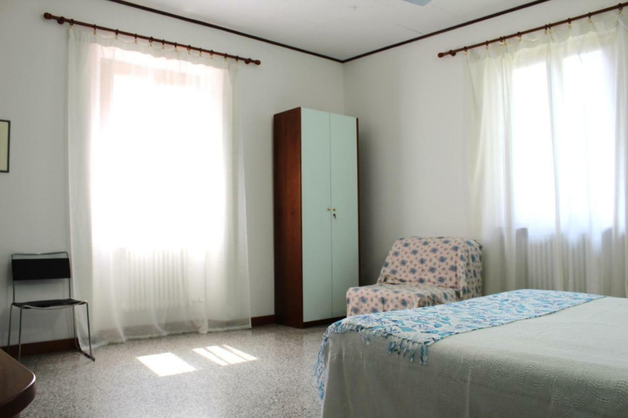 Il Giardino Dei Fiori Apartment แมนเดลโล เดล ลาริโอ ภายนอก รูปภาพ