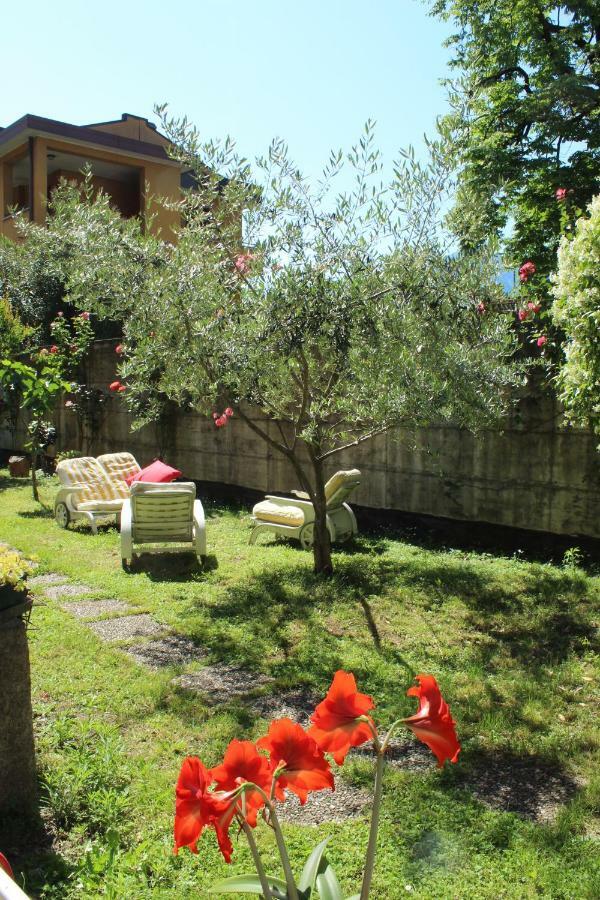 Il Giardino Dei Fiori Apartment แมนเดลโล เดล ลาริโอ ภายนอก รูปภาพ